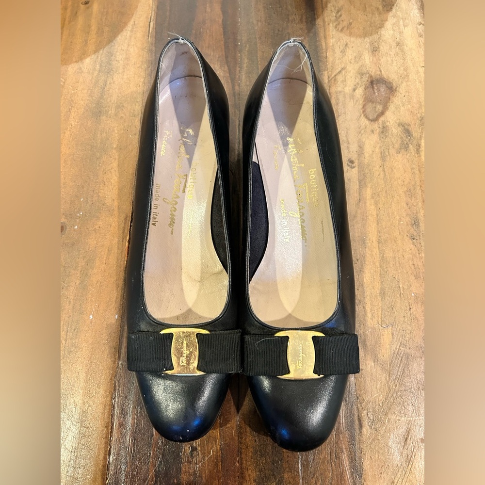 Salvatore Farragamo Black Leather Pumps